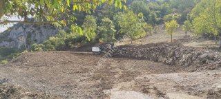 GEYVE AHİBABA KÖYÜNDE 1766 m² İMARLI, MANZARALI, 3'e BÖLÜNEBİLİR YATIRIM DEĞERİ YÜKSEK ARSA