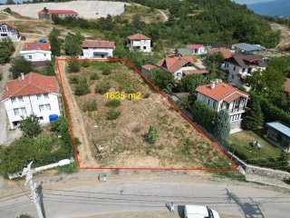 Sapanca Hacımercan Mahallesinde 1635 m² Arazi  (İmar Sınırında)
