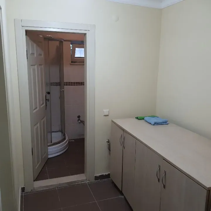 SERDİVAN MAVİ DURAK POLİS KARAKOLU YANI EŞYALI LUX 2+1 DAİRE