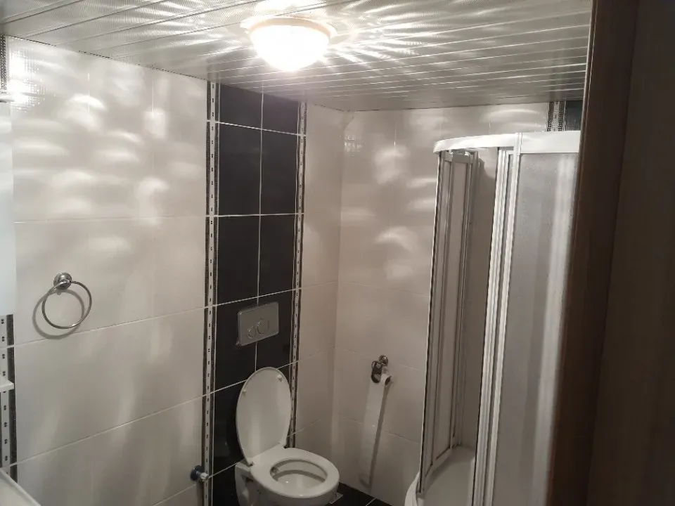 ADAPAZARI TEKELER MH.OZANLAR İLAHİYAT FAK.ARKASINDA 2+1 KAPALI GARAJLI KİRALIK DAİRE