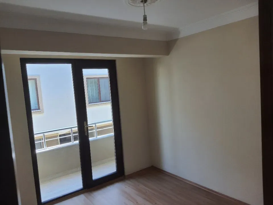 ADAPAZARI TEKELER MH.OZANLAR İLAHİYAT FAK.ARKASINDA 2+1 KAPALI GARAJLI KİRALIK DAİRE