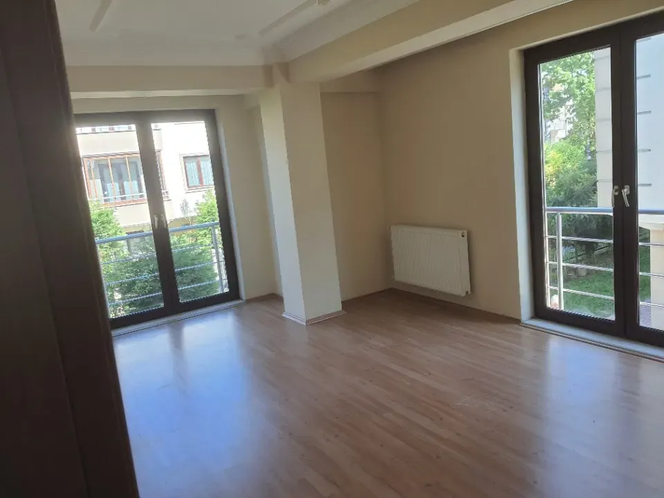 ADAPAZARI TEKELER MH.OZANLAR İLAHİYAT FAK.ARKASINDA 2+1 KAPALI GARAJLI KİRALIK DAİRE