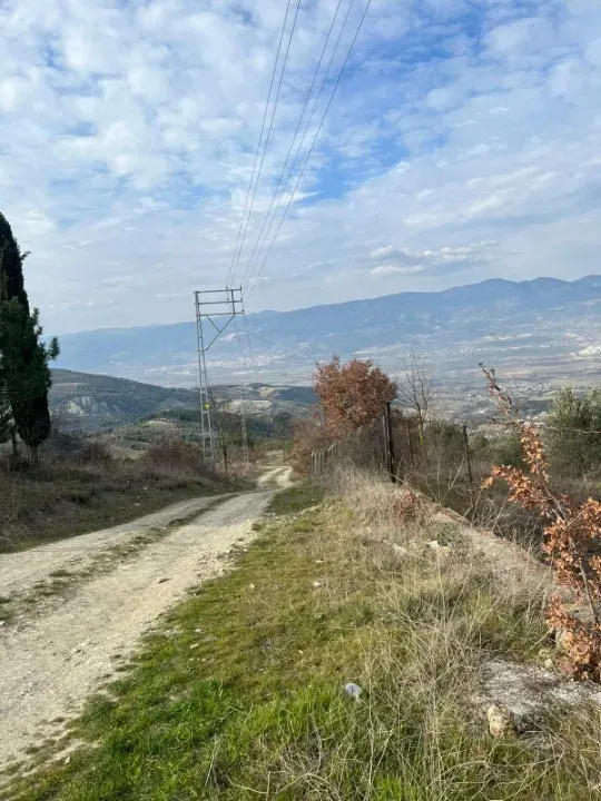 AVCI EMLAK'TAN GEYVE CECELER KÖYÜNDE 6100 m2 MANZARALI, YOL - SU - ELEKTRİK BUNGALOW PROJELİK