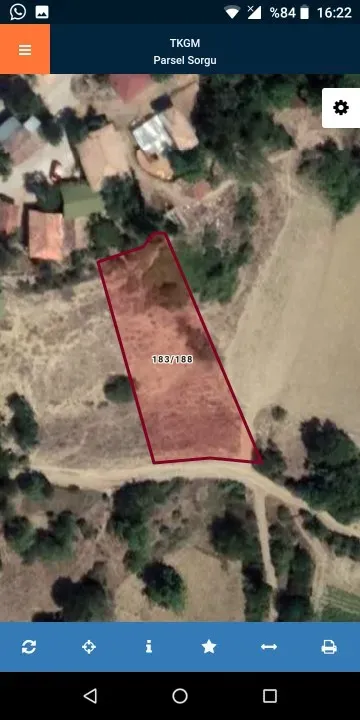 AVCI EMLAK'TAN GEYVE KARACAÖREN KÖYÜNDE 1020 m2 % 40 İMARLI MANZARALI HESAPLI ARSA