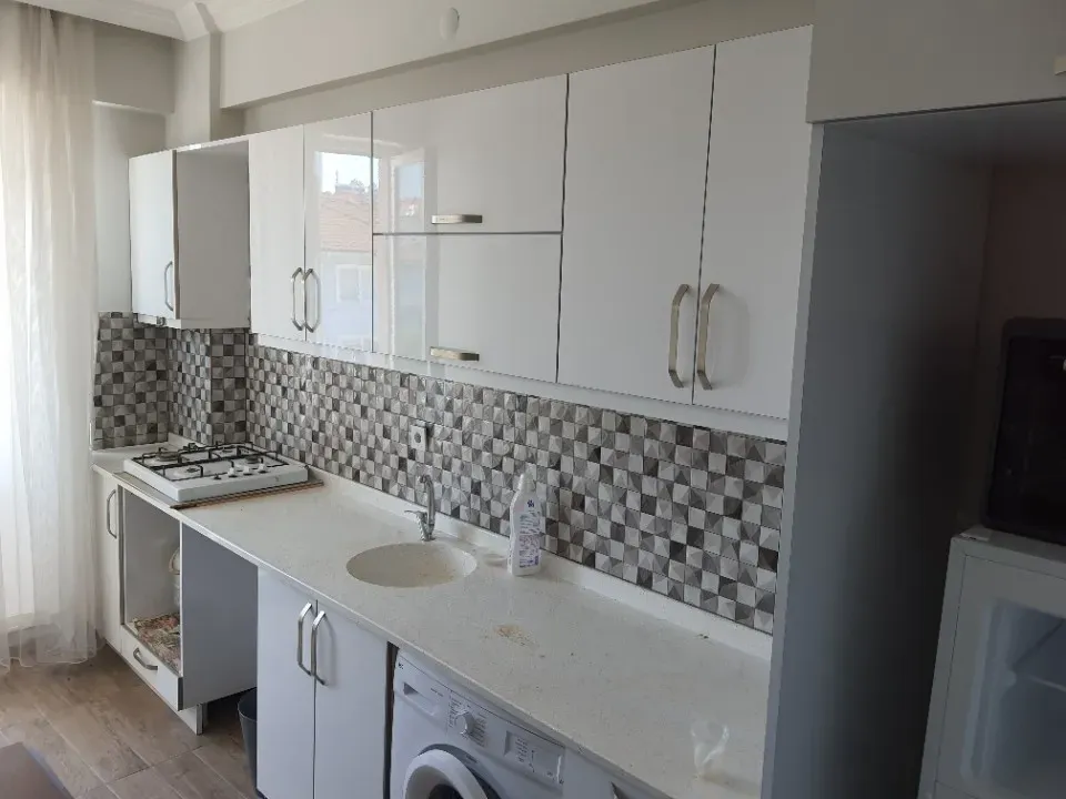 SAKARYA EĞİTİM ARAŞTIRMA HAST.CİVARI FUL LUX EŞYALI KİRALIK 1+1