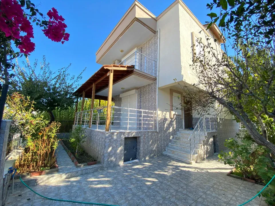 Seferihisar Ürkmezde Tek Müstakil Denize 50 Mt Satılık 4+1 Yazlık
