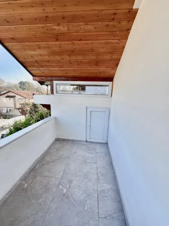 Sakarya / Sapanca / Kırkpınar Soğuksu Mh.BAĞDAT CD.YAKINI 3 KATLI VİLLA