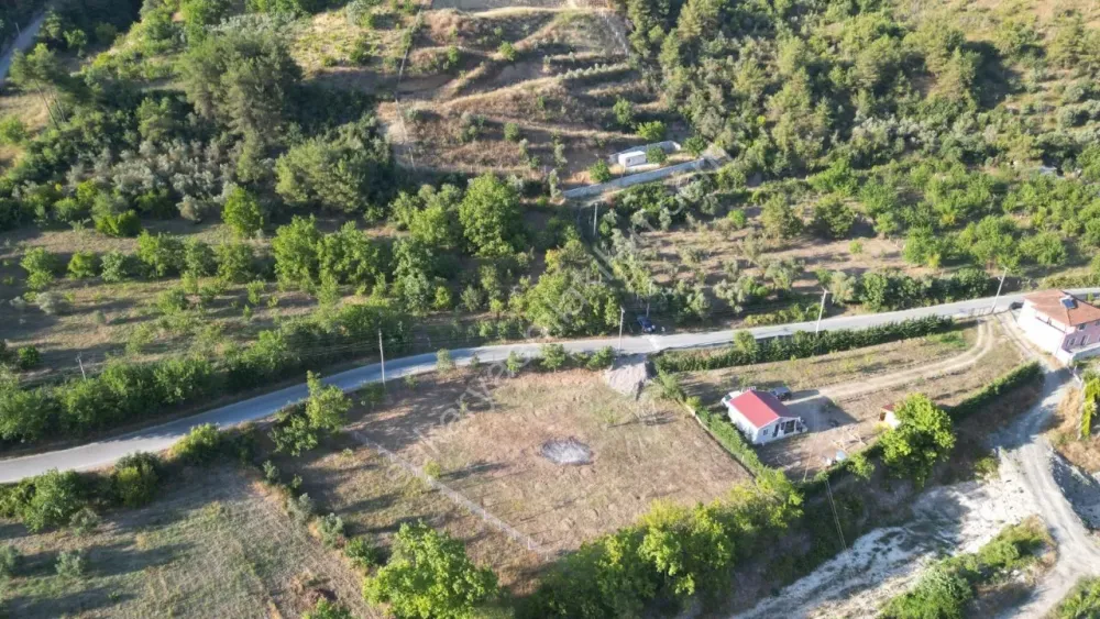 Geyve Alifuatpaşa Okul Mahallesi’nde 958 m², manzaralı, resmi asfalt yola 1 parsel mesafede BAHÇE