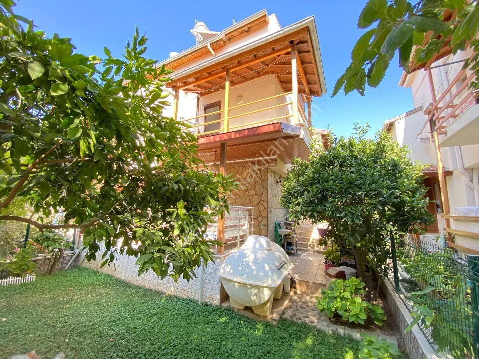 Doğanbey'de Site İçerisinde Geniş Bahçeli Müstakil.satılık 4+1 Villa