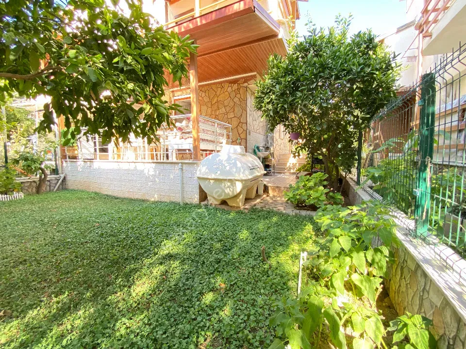 Doğanbey'de Site İçerisinde Geniş Bahçeli Müstakil.satılık 4+1 Villa