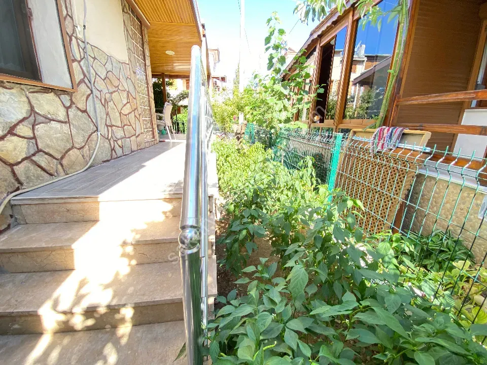 Doğanbey'de Site İçerisinde Geniş Bahçeli Müstakil.satılık 4+1 Villa