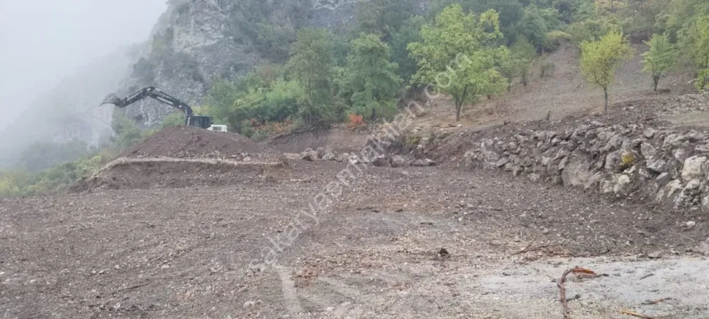 GEYVE AHİBABA KÖYÜNDE 1766 m² İMARLI, MANZARALI, 3'e BÖLÜNEBİLİR YATIRIM DEĞERİ YÜKSEK ARSA