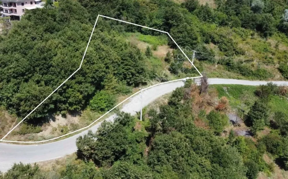 AKINCI KÖYÜNDE 2354 m² RESMİ YOLA CEPHELİ, MANZARALI, ELEKTRİK SU DİBİNDE YATIRIMLIK ARAZİ