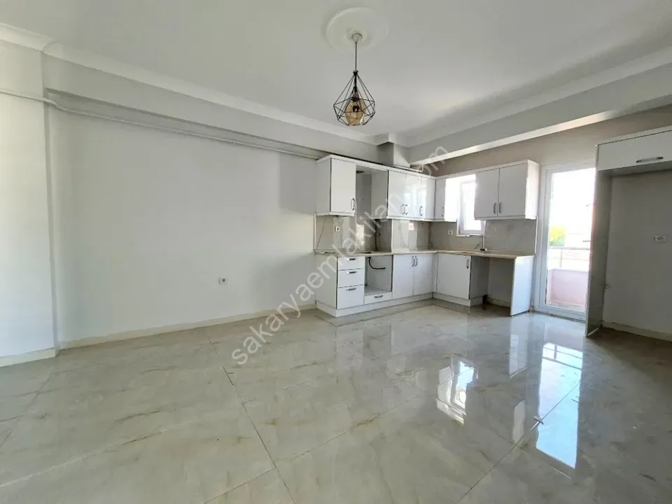 ADAPAZARI AKINCILAR MAHALLESİNDE SATILIK 2+1 DAİRE