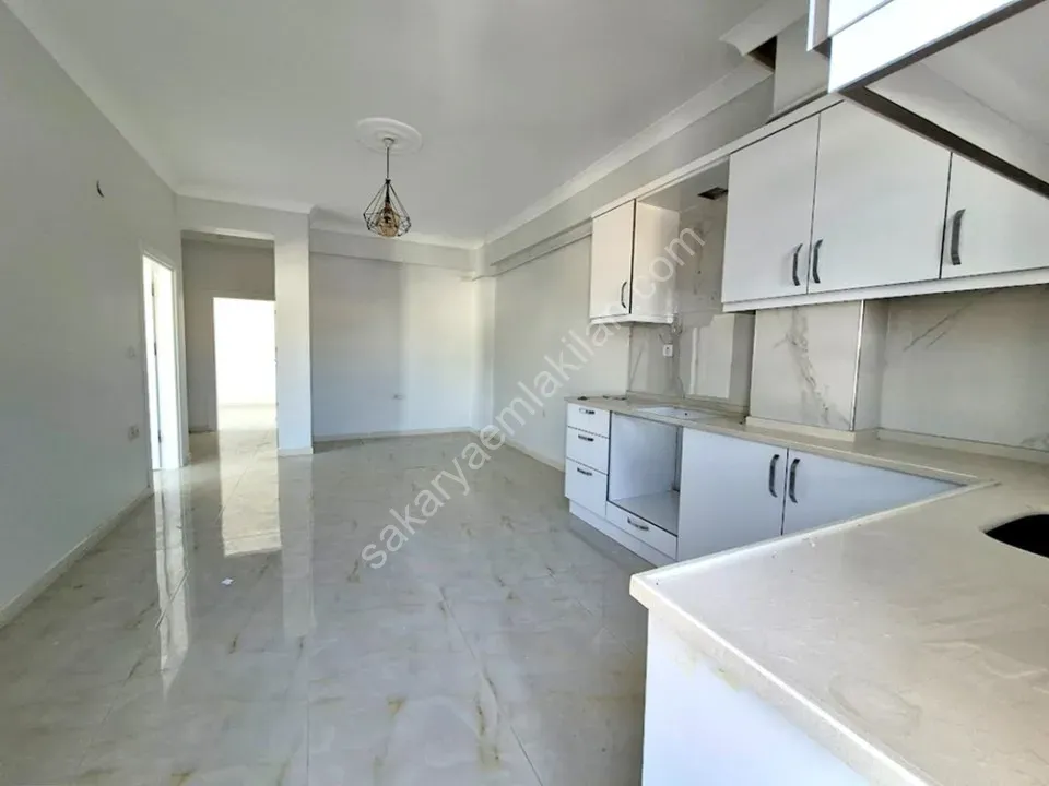 ADAPAZARI AKINCILAR MAHALLESİNDE SATILIK 2+1 DAİRE