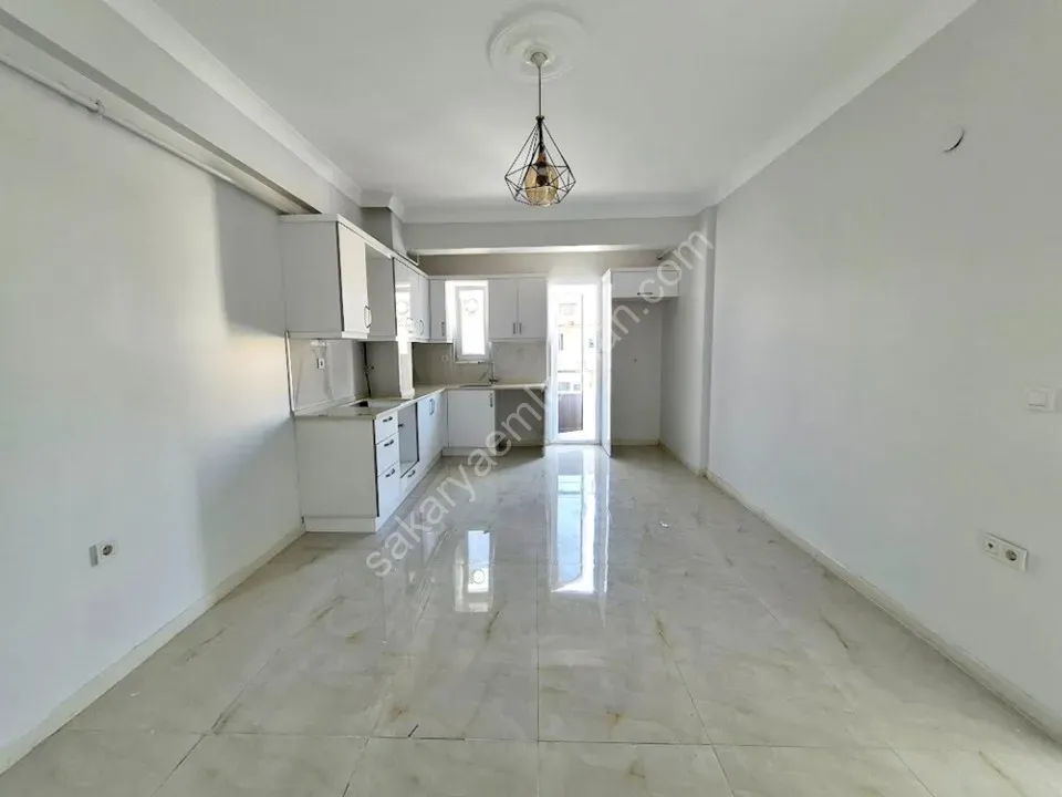 ADAPAZARI AKINCILAR MAHALLESİNDE SATILIK 2+1 DAİRE