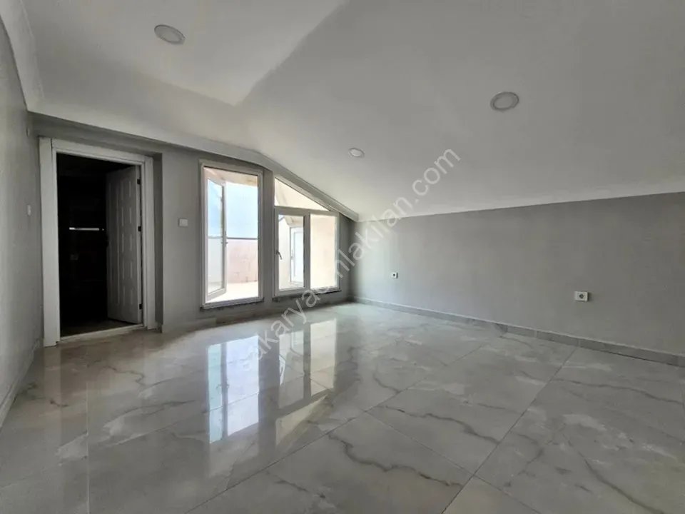 ADAPAZARI GÜNEŞLER MAHALLESİNDE SATILIK 5+1 DUBLEKS DAİRE