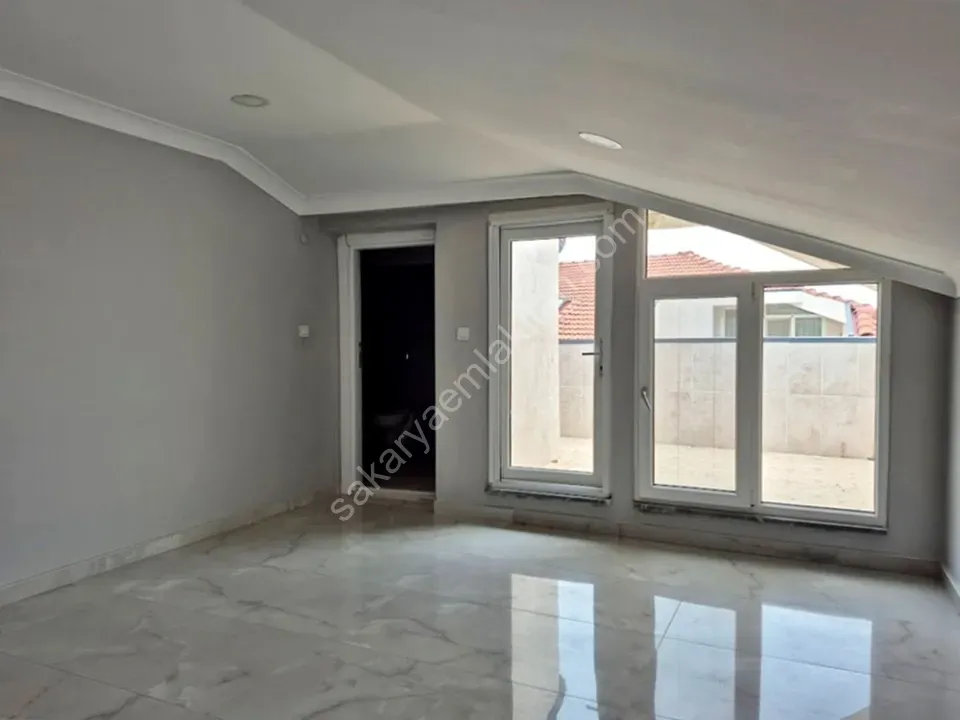 ADAPAZARI GÜNEŞLER MAHALLESİNDE SATILIK 5+1 DUBLEKS DAİRE