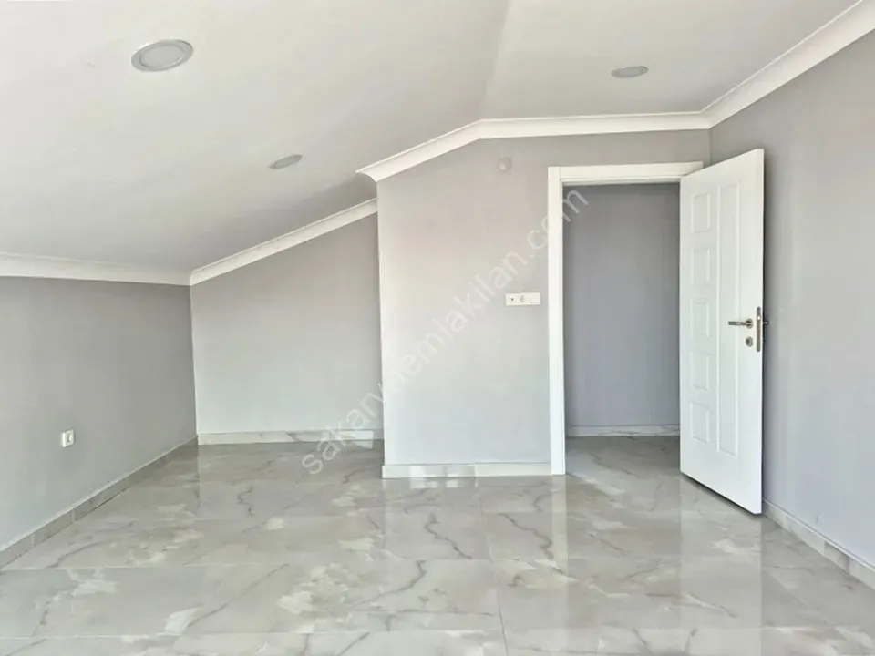 ADAPAZARI GÜNEŞLER MAHALLESİNDE SATILIK 5+1 DUBLEKS DAİRE