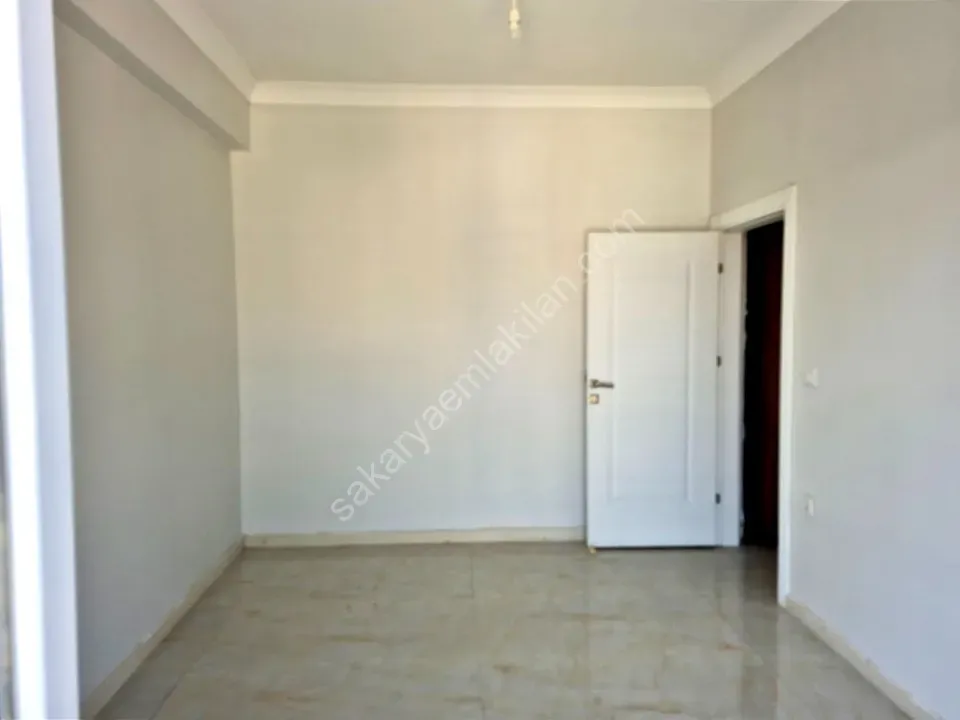 ADAPAZARI AKINCILAR MAHALLESİNDE KİRALIK 2+1 DAİRE