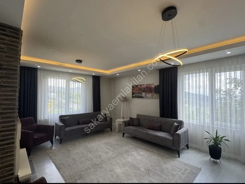 Sakarya -Geyve Akıncı Mahallesinde  5+1 Dublex Köy Evi