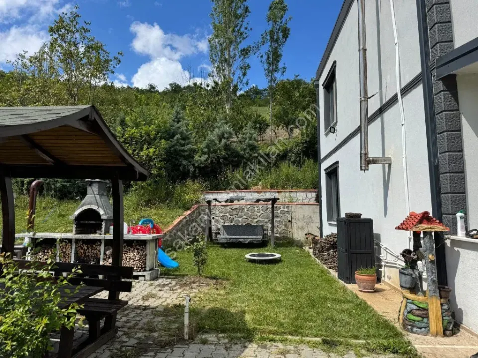 Sakarya -Geyve Akıncı Mahallesinde  5+1 Dublex Köy Evi