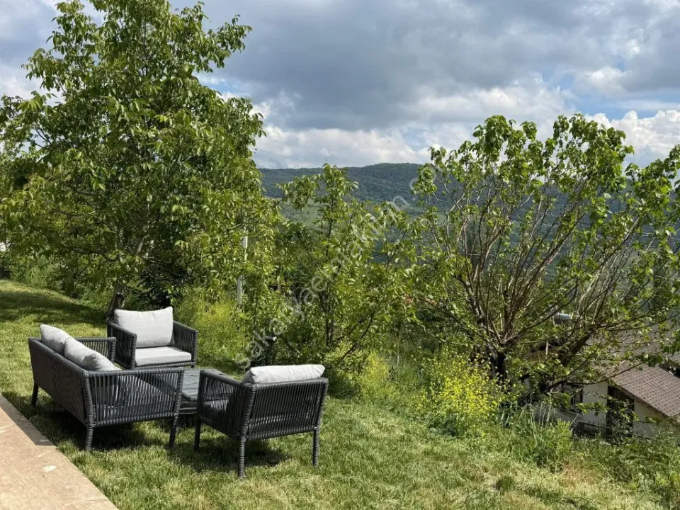 Sakarya -Geyve Akıncı Mahallesinde  5+1 Dublex Köy Evi