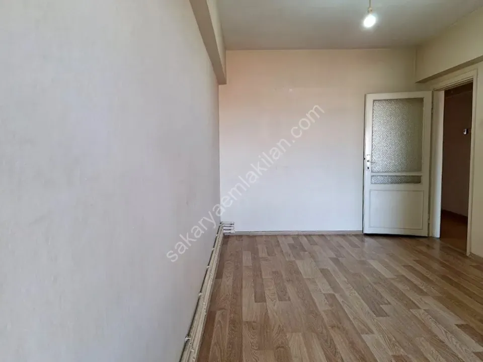 ADAPAZARI MERKEZDE KİRALIK 3+1 DAİRE