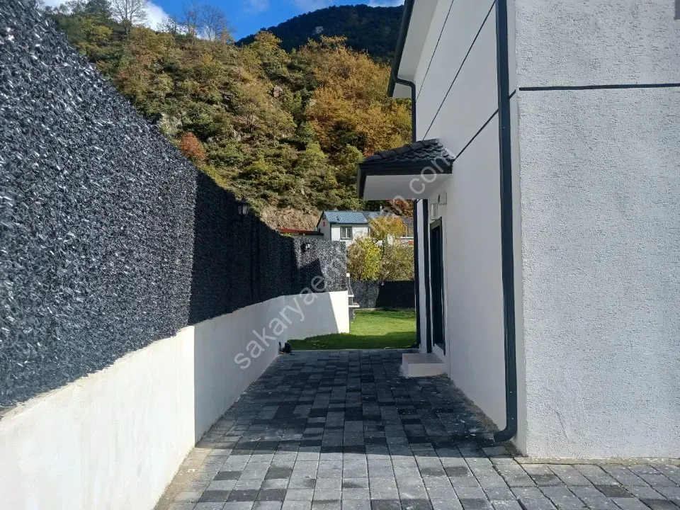 Pamukova Kazimiye köyü 415m2 Arsa icerisinde Satılık Dublex villa