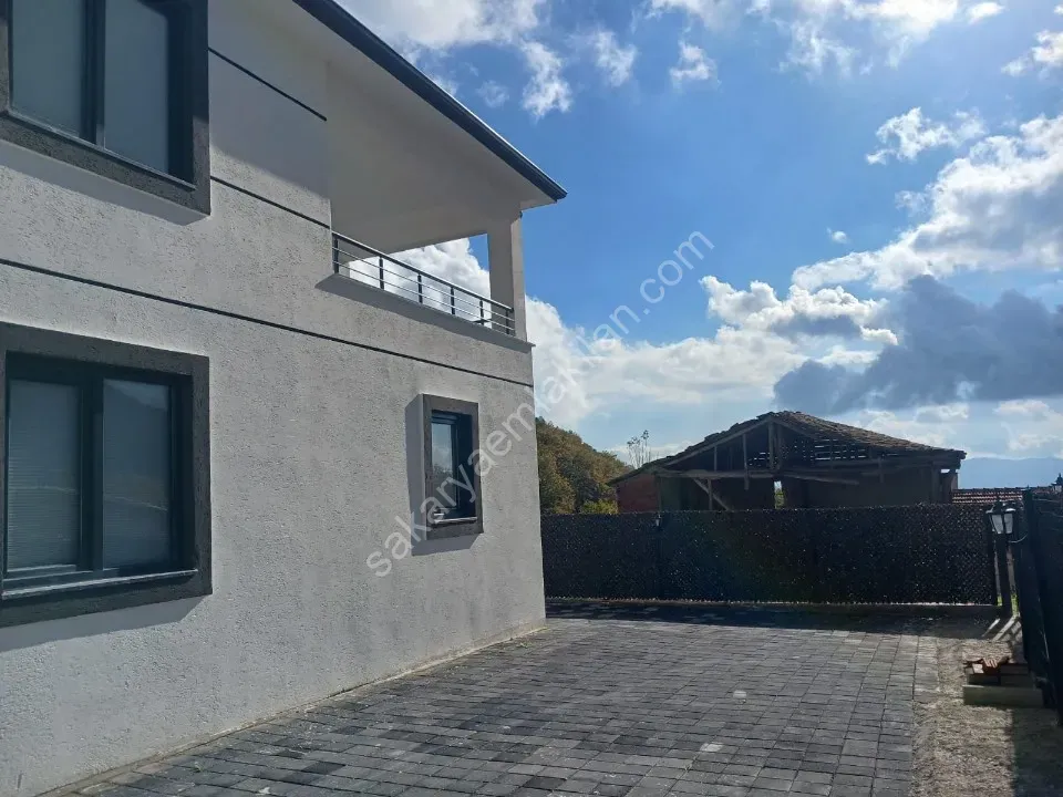 Pamukova Kazimiye köyü 415m2 Arsa icerisinde Satılık Dublex villa