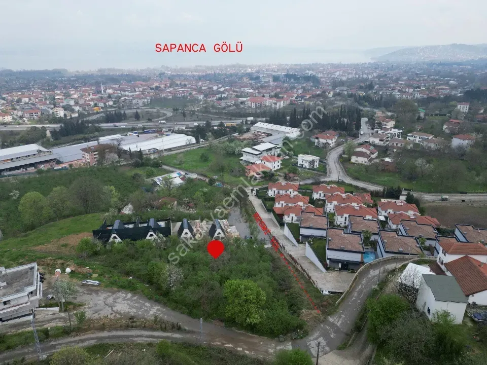 Sapanca’da Sükûnetin Kalbinde Manzaralı 1.270 m² Arsa