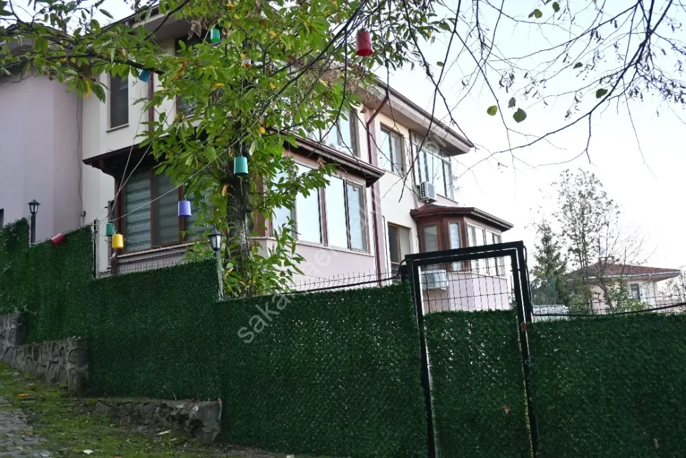 Daire Fiyatına Göl Manzaralı Villa