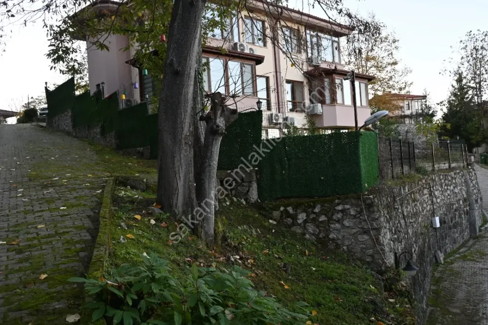 Daire Fiyatına Göl Manzaralı Villa