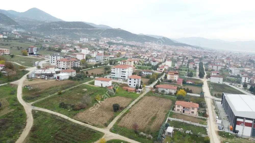 SAKARYA PAMUKOVA CUMHURİYET MAH.MÜKEMMEL KONUMDA 375 M2 İMARLI ARSA