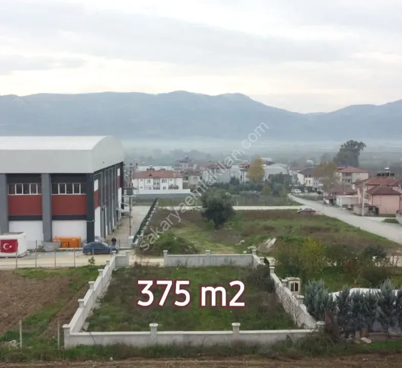 SAKARYA PAMUKOVA CUMHURİYET MAH.MÜKEMMEL KONUMDA 375 M2 İMARLI ARSA
