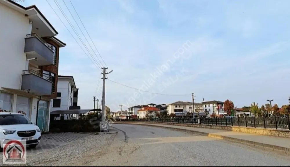 AKYAZI EMLAK'TAN MERKEZİ KONUMDA SATILIK SIFIR 6 ADET 2+0 DAİRE