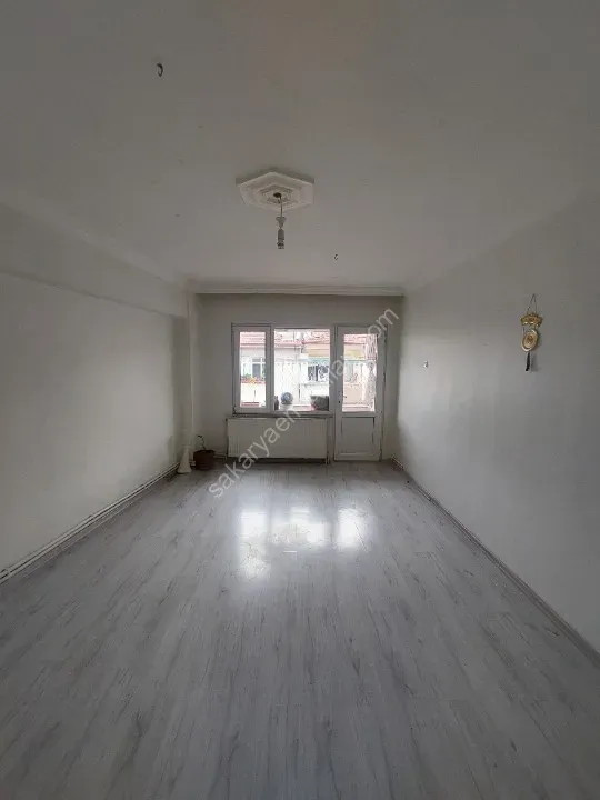 YILDIZ GAYRİMENKUL'DEN KİRALIK DAİRE DOĞUM EVİ İLERİSİ CADDE ÜZERİ