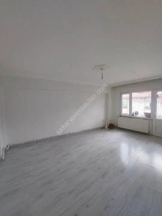 YILDIZ GAYRİMENKUL'DEN KİRALIK DAİRE DOĞUM EVİ İLERİSİ CADDE ÜZERİ