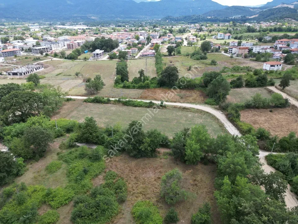 ARİFİYE NEVİYE'DE DOĞAYLA İÇ İÇE, KÖŞE PARSEL 2.363 m² İMARLI ARSA