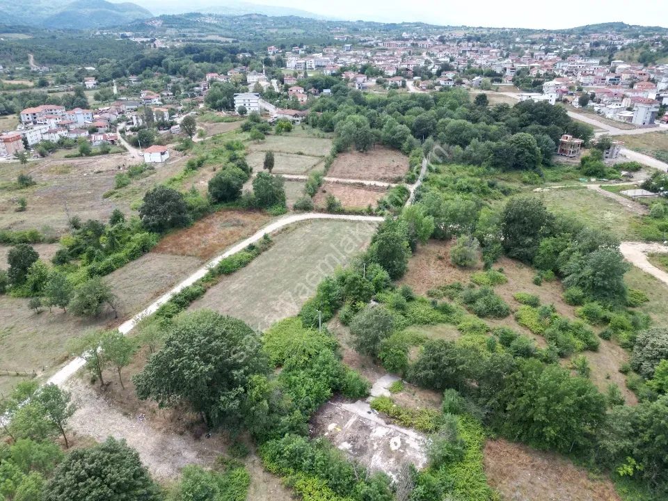 ARİFİYE NEVİYE'DE DOĞAYLA İÇ İÇE, KÖŞE PARSEL 2.363 m² İMARLI ARSA