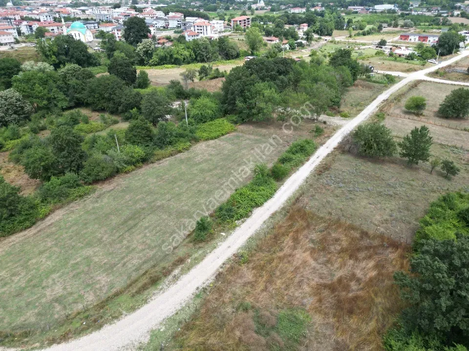 ARİFİYE NEVİYE'DE DOĞAYLA İÇ İÇE, KÖŞE PARSEL 2.363 m² İMARLI ARSA